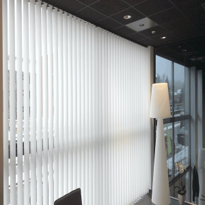 store-a-bandes-verticales-3